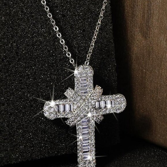 Jewelry - BRENDA MINIMAL STATMENT NECKLACE